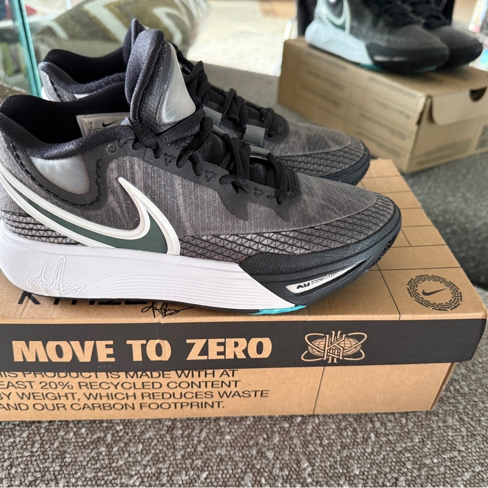 Nike Kyrie 8 Orca Youth Basketball Shoes Size 5Y NWT - Picture 7 of 14